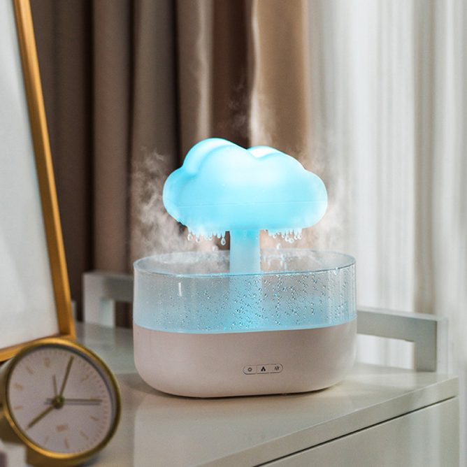 Humidifier with a cloud-rain effect
